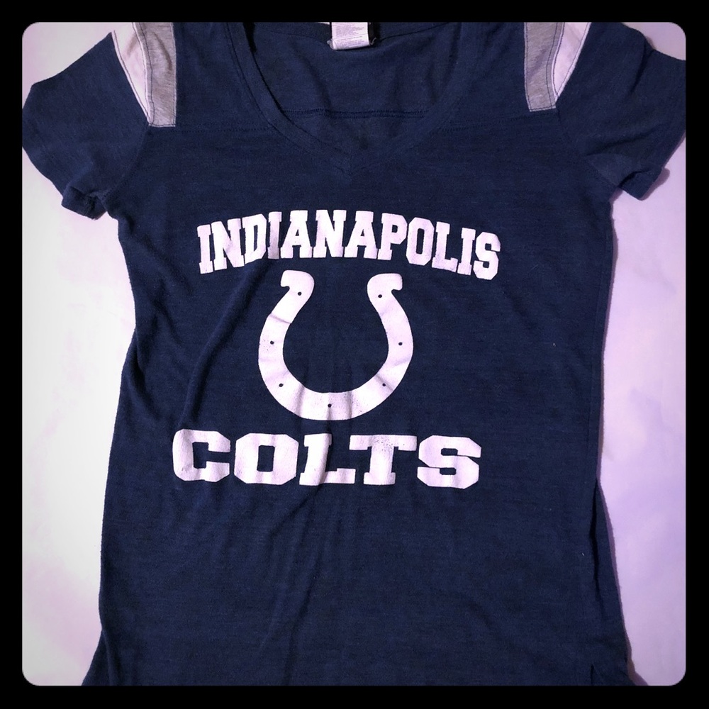 🛍$1 with any bundle!🛍 Medium Colts T-Shirt